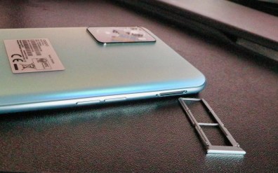 OPPO A76 right side has the SIM tray and volume rocker