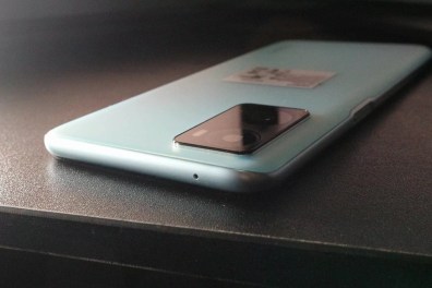 Only the mic can be found at the top of OPPO A76