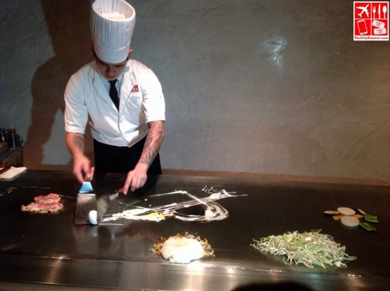 Chef Lucky Salcedo working at the Teppanyaki a Table of Akira Alphaland