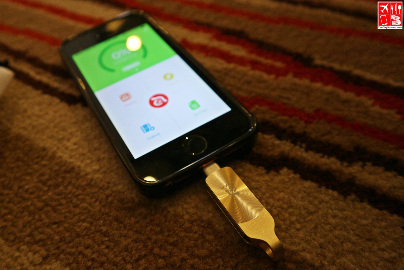 My iPhone 5S and the iKlips Duo+