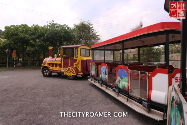 A Shuttle Train waiting at the Taipei Zoo Station