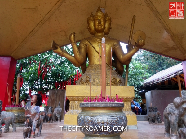 A four-faced buddha at Shifen Waterfalls