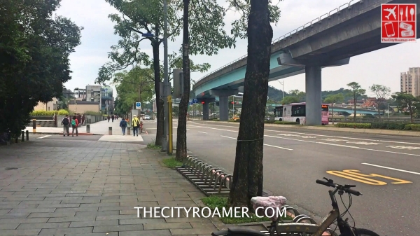 The walk to Maokong Gondola Station