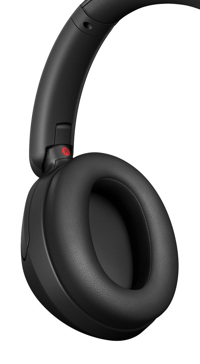 Sony WH-XB910N is equipped with soft oval-shaped earpads