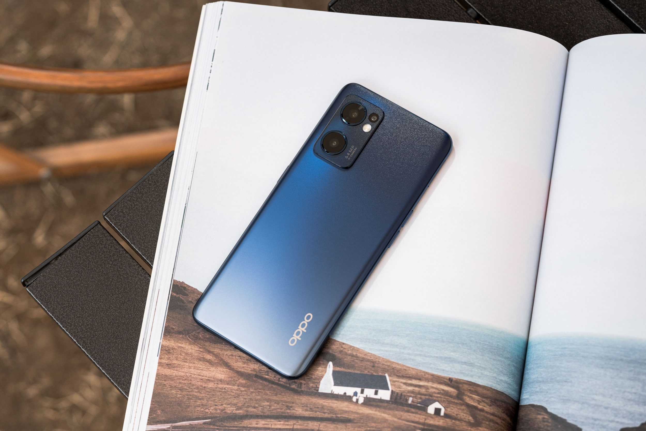 OPPO Reno7 5G in Starry Black