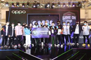 OPPO executives and Blacklist International award the OPPO Game On Cup 2022 Champions, AP 2.0