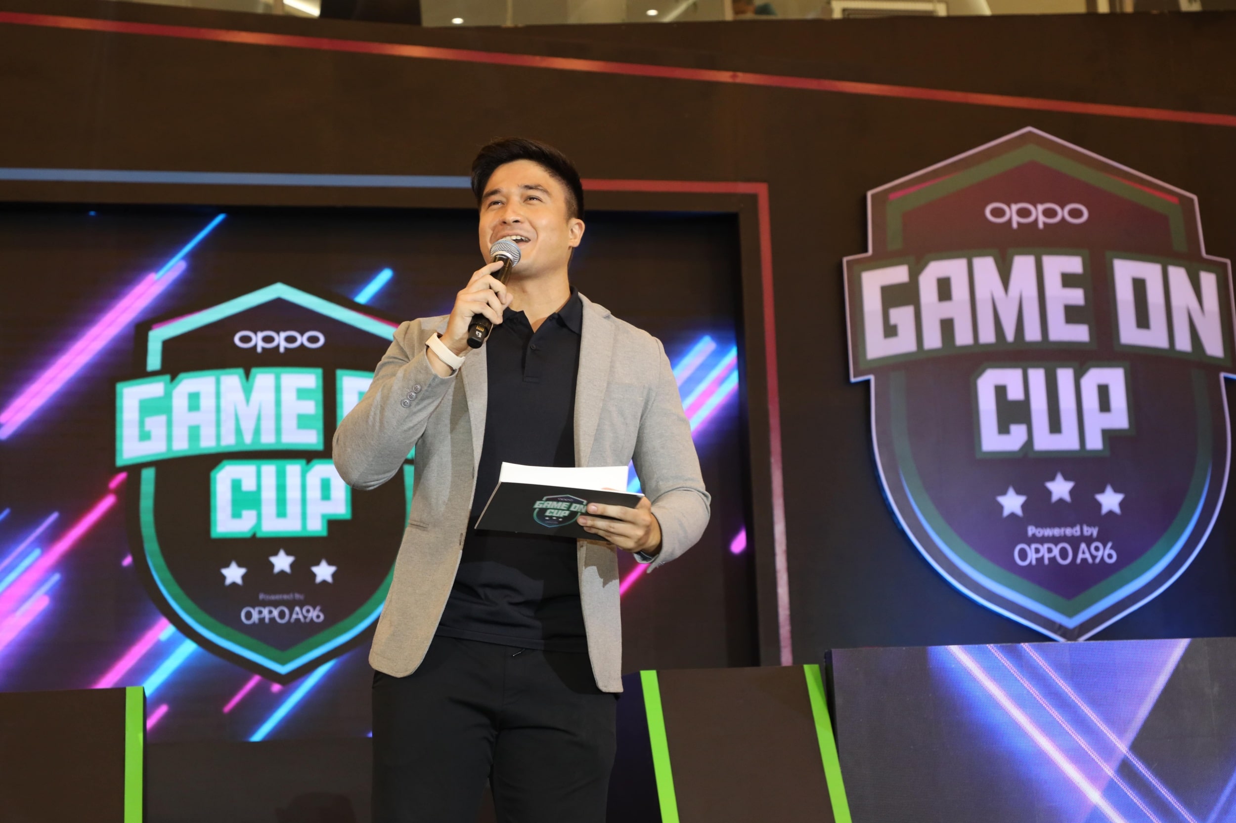 Vince Velasco, an avid gamer himself, hosted the final playoffs round of the OPPO Game On Cup 2022