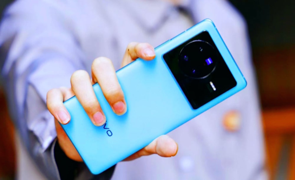 Bond with the fam while at home with the vivo X80 series smartphone