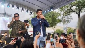 Coco Martin on stage at his Pasasalamat Tour