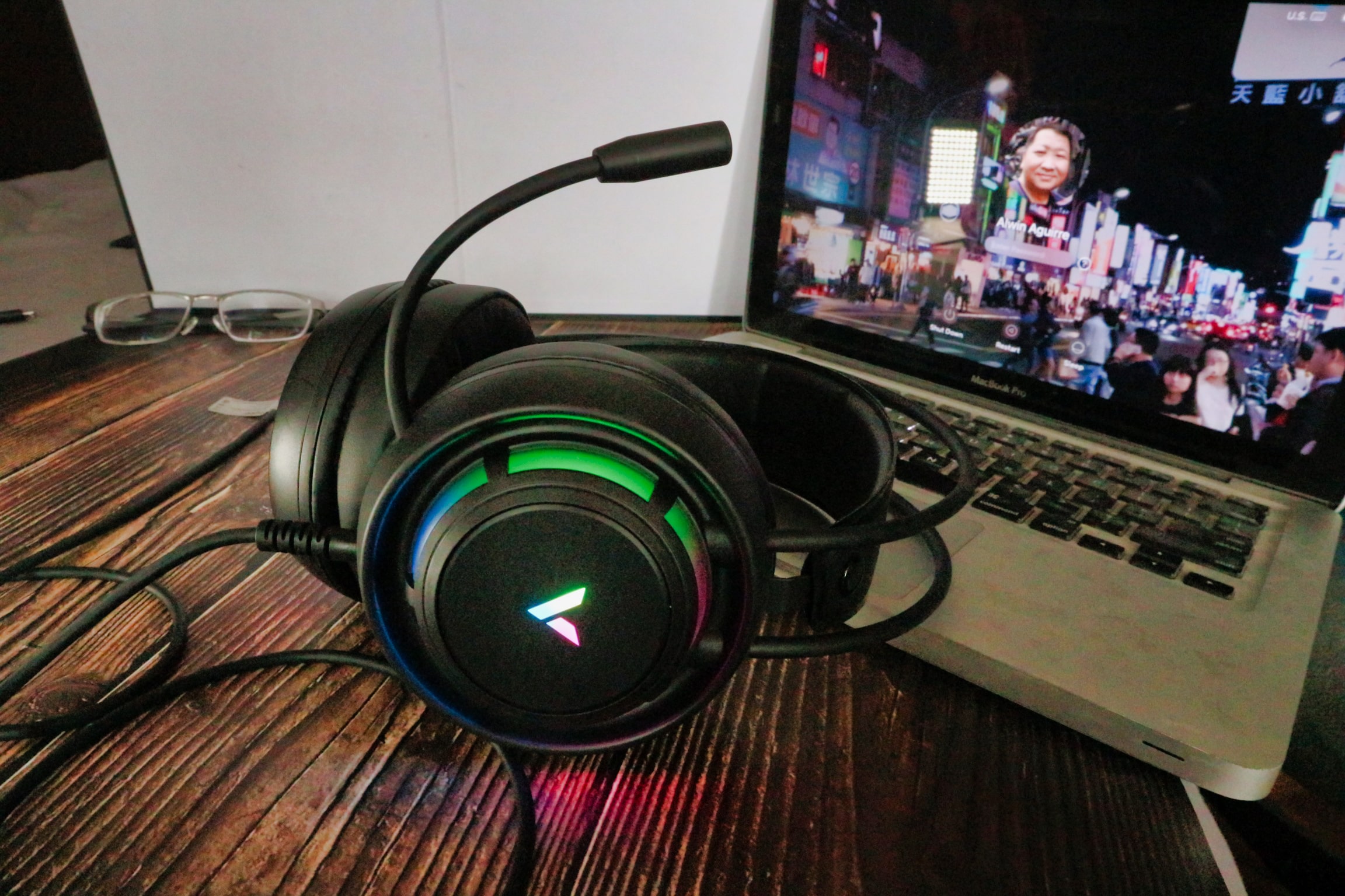 Rapoo VH110 Illuminated Gaming Headset has RGB lights