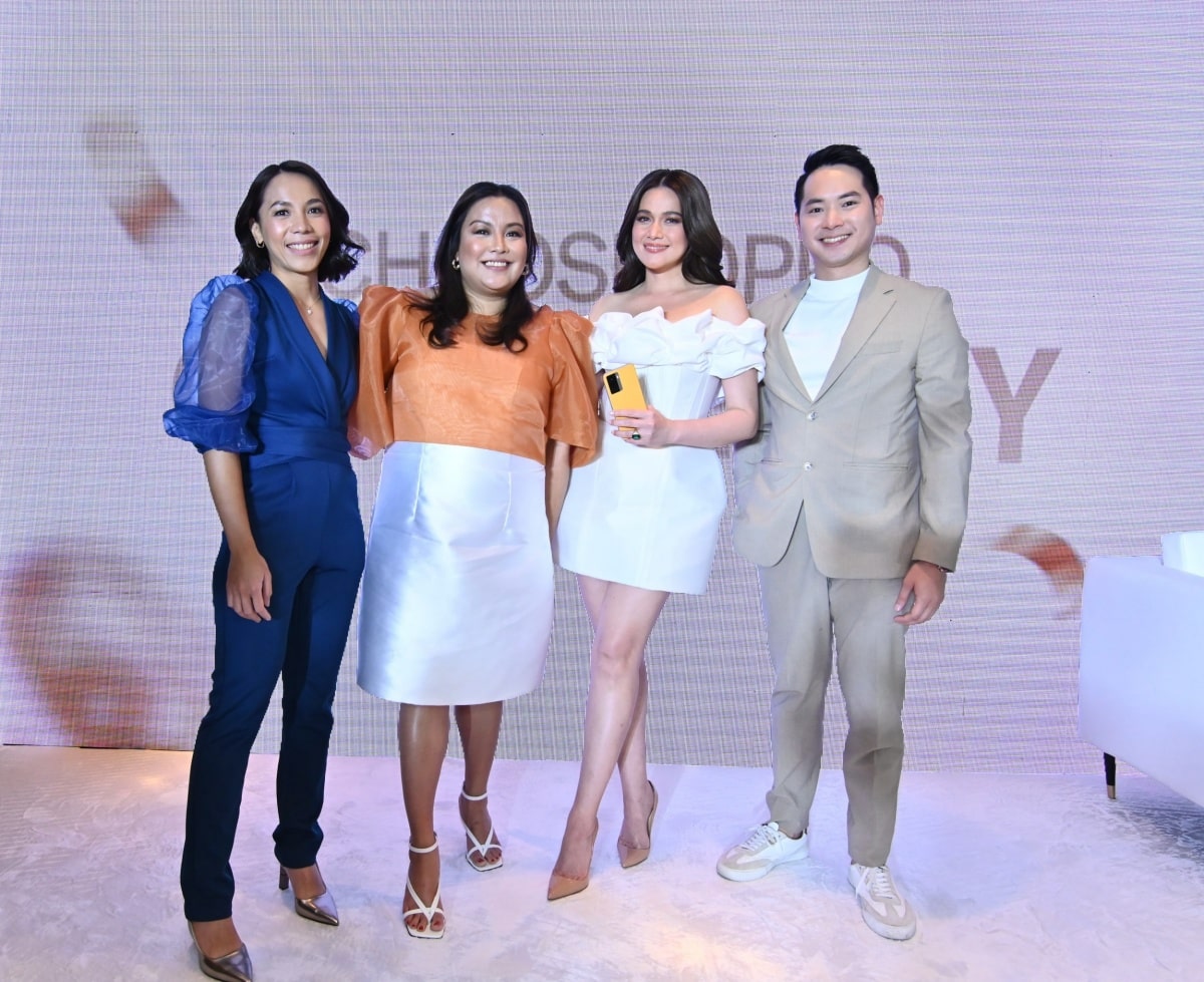 Danica Gigante (OPPO Philippines PR Manager) Joanarc Sales (OPPO Philippines CRM and Public Relations Head) Bea Alonzo the newest member of the OPPO Family and Louie Ngo (OPPO Philippines Product Marketing Manager)